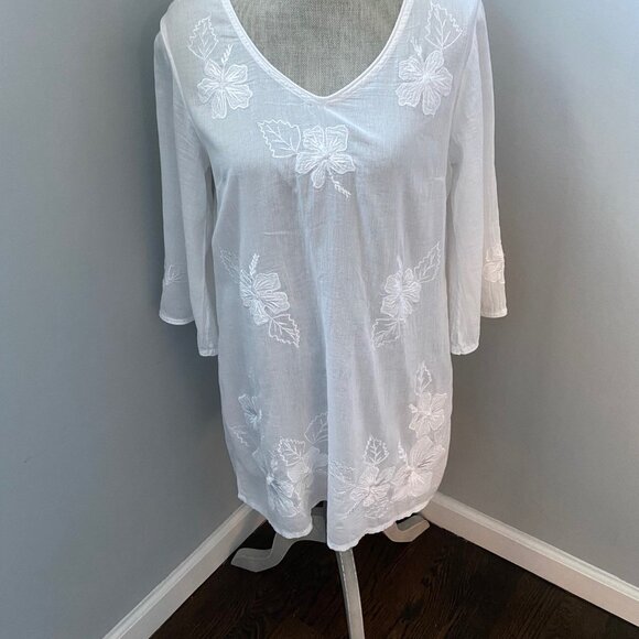 LIKE NEW Peppermint Bay White Cover Up - Picture 5 of 5